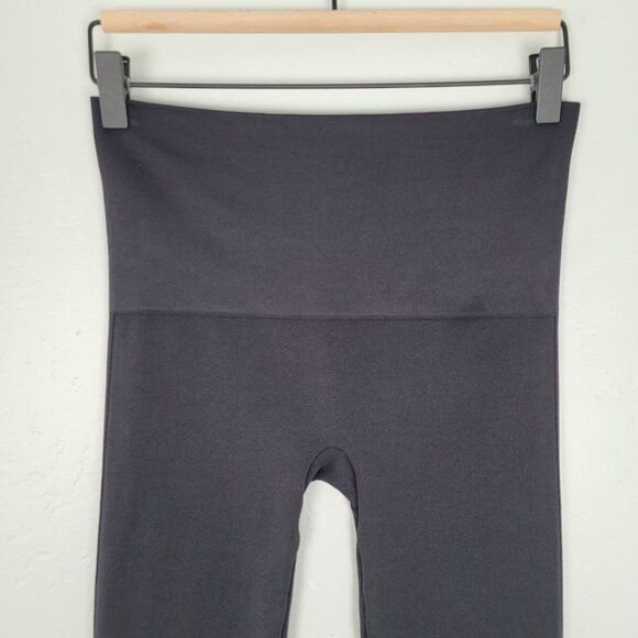 Spanx EcoCare Seamless Ankle Leggings Nylon Stretch Black Size M - Picture 3 of 13